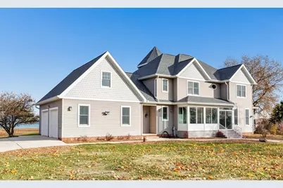 17707  Lakeshore Rd, Two Creeks, WI 54241 - Photo 2