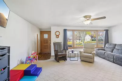 132 S Braun Ave, Jefferson, WI 53549 - Photo 4