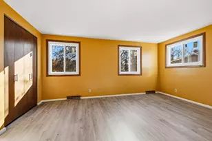 1334 W Paradise Ct, Glendale, WI 53209 - Photo 18