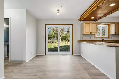1334 W Paradise Ct, Glendale, WI 53209 - Photo 6
