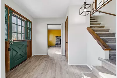 1334 W Paradise Ct, Glendale, WI 53209 - Photo 2