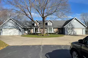 2214 Willowbrook Dr, West Bend, WI 53090 - Photo 2