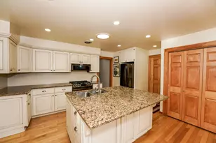 3720 S Bayberry Ln, Greenfield, WI 53228 - Photo 14