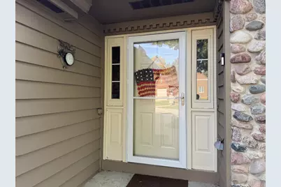 3720 S Bayberry Ln, Greenfield, WI 53228 - Photo 2