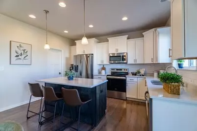 W198N5020  Hickory St, Menomonee Falls, WI 53051 - Photo 12