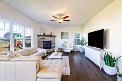 W198N5020  Hickory St, Menomonee Falls, WI 53051 - Photo 18