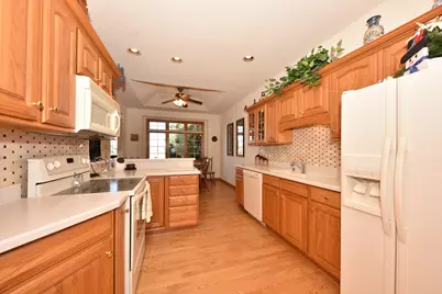 2436  Caribou Ln, Grafton, WI 53024 - Photo 10