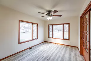 2042 Liberty St, La Crosse, WI 54603 - Photo 2