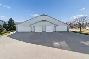 805 Canterberry Ct, West Bend, WI 53090 - Photo 14