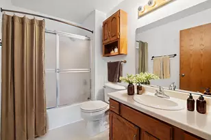 805 Canterberry Ct, West Bend, WI 53090 - Photo 4