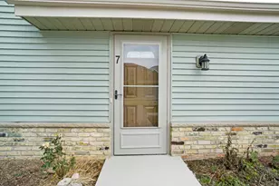 3646 E Barbara Ct, Oak Creek, WI 53154 - Photo 2