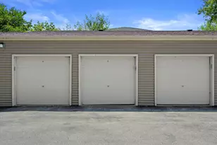 N114W16680 Crown Dr, Germantown, WI 53022 - Photo 16