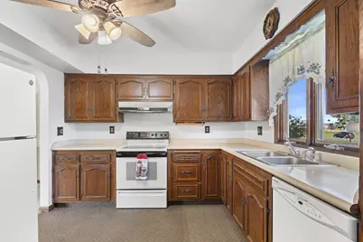 4230  Michel Ct, Racine, WI 53126 - Photo 20