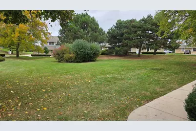 1435  Sun Valley Dr #201, Racine, WI 53406 - Photo 4