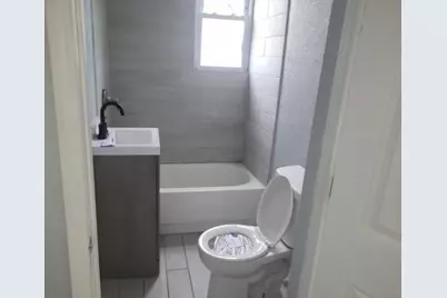 2940 N Holton St #2942, Milwaukee, WI 53212 - Photo 6