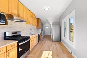 5529 W Rogers St, West Allis, WI 53219 - Photo 8