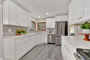 10039 N Sunnycrest Dr, Mequon, WI 53092 - Photo 10