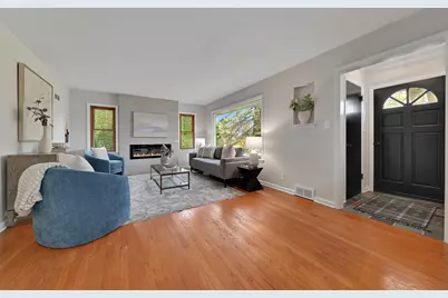 10039 N Sunnycrest Dr, Mequon, WI 53092 - Photo 4