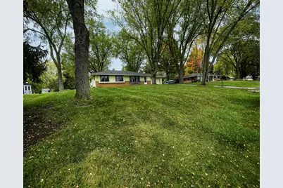 W139N6995  Bay Ridge Ln, Menomonee Falls, WI 53051 - Photo 2