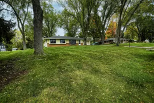 W139N6995 Bay Ridge Ln, Menomonee Falls, WI 53051 - Photo 2