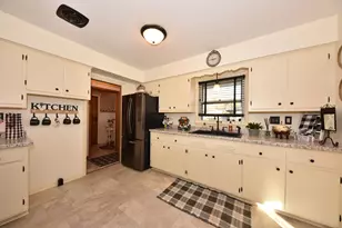 9602 W Arthur Ave, West Allis, WI 53227 - Photo 8