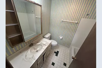 5253 N Lovers Lane Rd #204, Milwaukee, WI 53225 - Photo 20