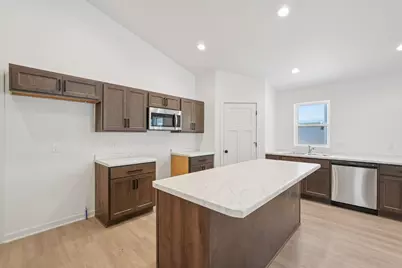 1057  Fairway Ct, Sheboygan Falls, WI 53085 - Photo 2