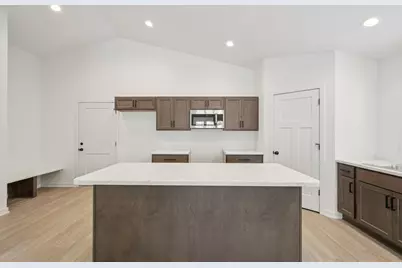 1057  Fairway Ct, Sheboygan Falls, WI 53085 - Photo 4