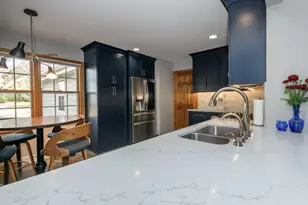 675 Charleston Ct, Brookfield, WI 53045 - Photo 8