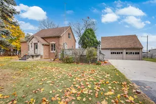 4729 Vista Rd, Manitowoc, WI 54220 - Photo 1