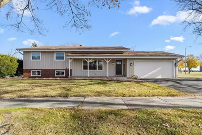 787  Sheridan Dr, West Bend, WI 53095 - Photo 1