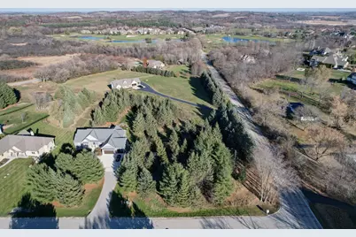 902  Meyers Ct, Wales, WI 53183 - Photo 6