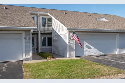 653  Hartford Sq, Hartford, WI 53027 - Photo 2