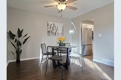 6512 S Parkedge Cir, Franklin, WI 53132 - Photo 10