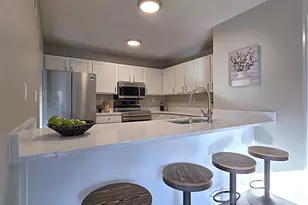 6512 S Parkedge Cir, Franklin, WI 53132 - Photo 8