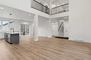 4192 E Lake Vista Blvd, Oak Creek, WI 53154 - Photo 6