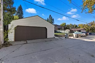 3320 S 92nd St, Milwaukee, WI 53227 - Photo 26