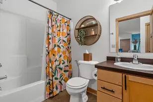 1812 E Lafayette Pl, Milwaukee, WI 53202 - Photo 18