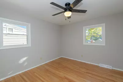 5970 S 34th St, Greenfield, WI 53221 - Photo 10