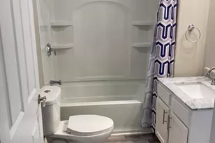 818 N 6th St, Manitowoc, WI 54220 - Photo 6