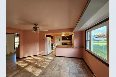 1305  Endl Blvd, Fort Atkinson, WI 53538 - Photo 4