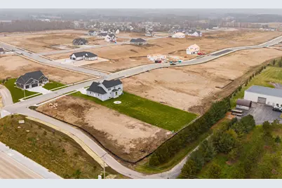 424  Sandstone St, Slinger, WI 53086 - Photo 8