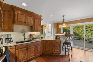 5405 Somerset Ln, Greenfield, WI 53221 - Photo 10