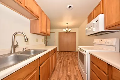 W170N11583  Armada Dr #16, Germantown, WI 53022 - Photo 8