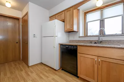 W180N9890  Riversbend Cir, Germantown, WI 53022 - Photo 16