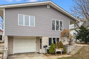 718 S 22nd St, Manitowoc, WI 54220 - Photo 1