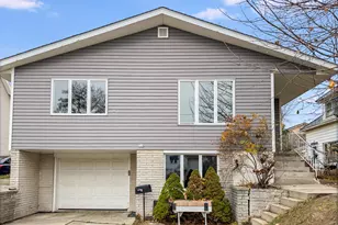 718 S 22nd St, Manitowoc, WI 54220 - Photo 2