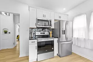 1229 W Olive St, Milwaukee, WI 53209 - Photo 8