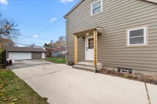 1021 13th Ave, Grafton, WI 53024 - Photo 34