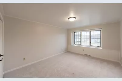 2415  Fox River Pkwy #E, Waukesha, WI 53189 - Photo 8